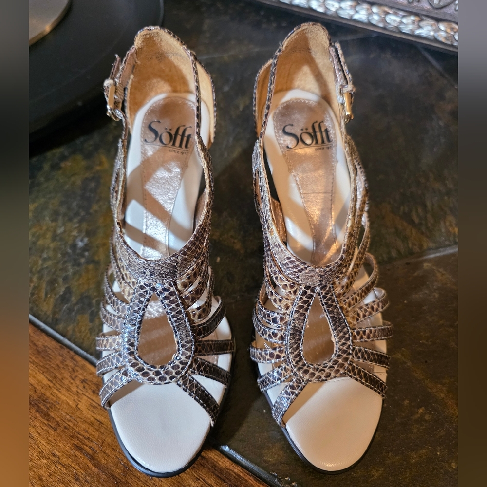 Sofft Brown and Cream Heels with Intricate Design. Sz 6M